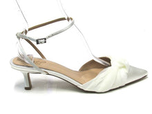 Badgley Mischka Favor Evening Pump (Women's) - Ivory - Sz 9.5 M