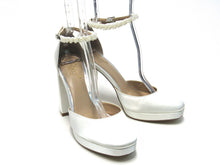 Badgley Mischka Noble Platform Pump (Women's) - Ivory - Sz 8.5 M