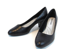 Easy Spirit Fabulous Embossed Pump (Women's) - Black - Sz 9.5 M