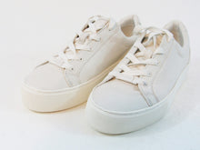 Ugg Zilo Low Top Sneaker - White Leather - Sz 7 US (Right shoe); 7.5 (Left shoe)