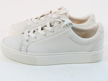 Ugg Zilo Low Top Sneaker - White Leather - Sz 7 US (Right shoe); 7.5 (Left shoe)