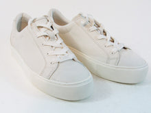 Ugg Zilo Low Top Sneaker - White Leather - Sz 7 US (Right shoe); 7.5 (Left shoe)