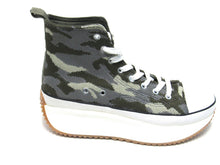 Madden Girl Winnona Flatform Sneaker (Women's) - Green Camo - Sz 7.5 M
