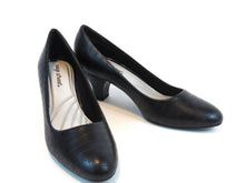 Easy Spirit Fabulous Embossed Pump (Women's) - Black - Sz 9.5 M