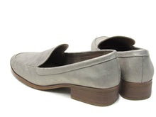 Baretraps Hydie Slip-On Loafer (Women's) - Champagne - Sz 10 M