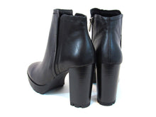 Kenneth Cole Justin Lug Sole Chelsea Ankle Boot (Women's) - Black - Sz 11 M