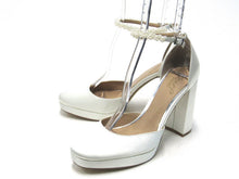 Badgley Mischka Noble Platform Pump (Women's) - Ivory - Sz 8.5 M