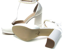 Badgley Mischka Noble Platform Pump (Women's) - Ivory - Sz 8.5 M