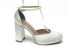 Badgley Mischka Noble Platform Pump (Women's) - Ivory - Sz 8.5 M
