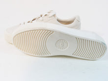 Ugg Zilo Low Top Sneaker - White Leather - Sz 7 US (Right shoe); 7.5 (Left shoe)