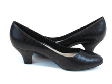 Easy Spirit Fabulous Embossed Pump (Women's) - Black - Sz 9.5 M