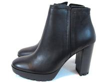 Kenneth Cole Justin Lug Sole Chelsea Ankle Boot (Women's) - Black - Sz 11 M