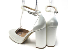 Badgley Mischka Noble Platform Pump (Women's) - Ivory - Sz 8.5 M