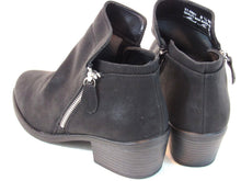 Easy Street Gusto Bootie (Women's) - Black - Sz 8.5 W