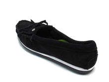 Minnetonka Kilty Plus Moccasin Flats (Women's) - Black - Sz 8.5 M