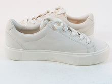 Ugg Zilo Low Top Sneaker - White Leather - Sz 7 US (Right shoe); 7.5 (Left shoe)