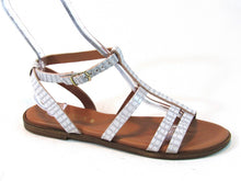 Bella Vita Ira-Italy Flat Sandal (Women's) - White - Sz 8 M